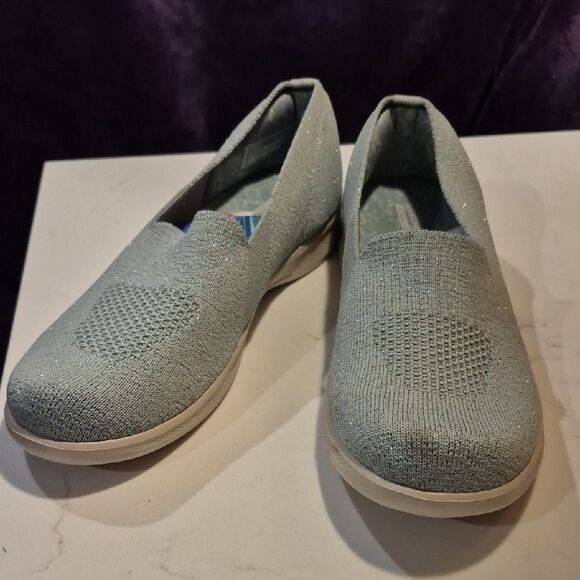 Skechers 9.5 New - Picture 1 of 9